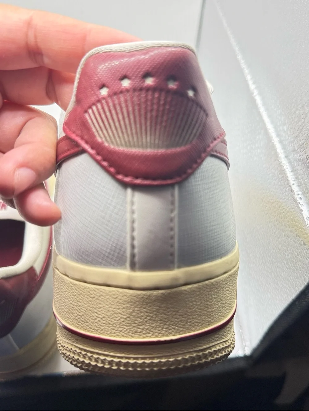 NIKE AIR FORCE 1 07 SE PHOTON DUST-TEAM RED SZ 9